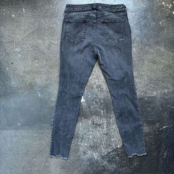 Good Threads Women's Whiskering Frayed Hem Jeans Black Size Large / 30 - Picture 7 of 14